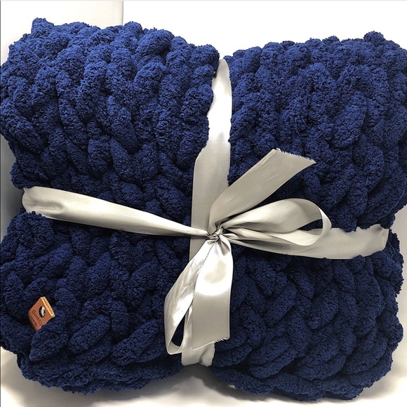 Gosh(i) Goods Other - INCREDIBLY SOFT 40” x 55” Chunky Chenille Blanket